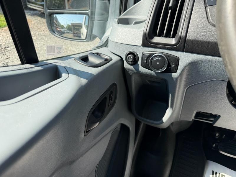 Ford Transit 150 Wagon Low Roof XLT 60/40 Pass. 130-in. WB 2018