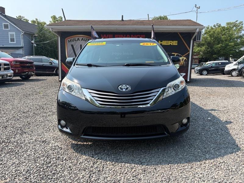 Toyota Sienna XLE 7-Passenger AWD 2017
