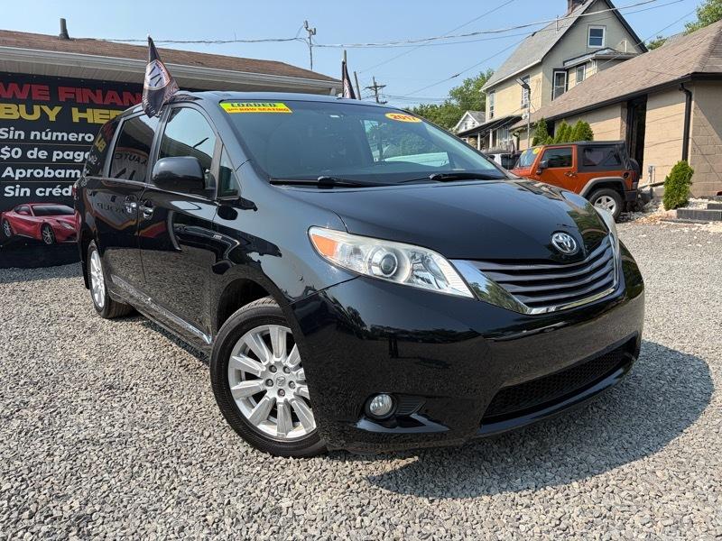 Toyota Sienna XLE 7-Passenger AWD 2017