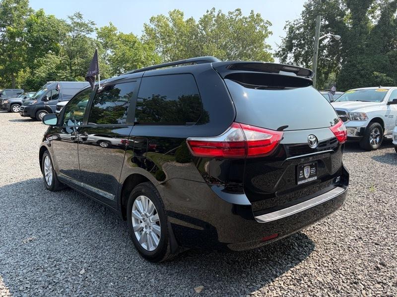 Toyota Sienna XLE 7-Passenger AWD 2017