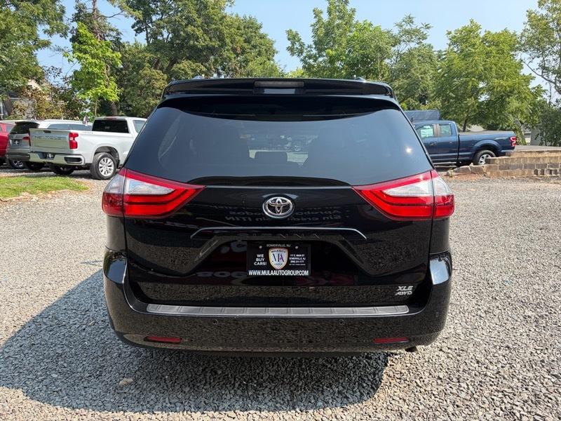 Toyota Sienna XLE 7-Passenger AWD 2017