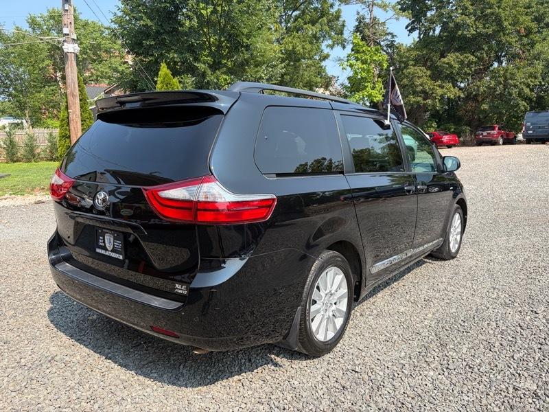 Toyota Sienna XLE 7-Passenger AWD 2017
