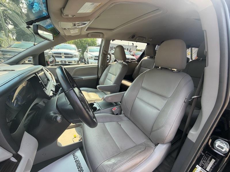 Toyota Sienna XLE 7-Passenger AWD 2017