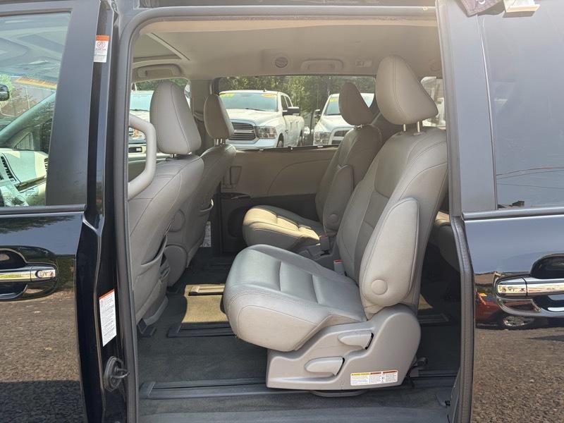 Toyota Sienna XLE 7-Passenger AWD 2017