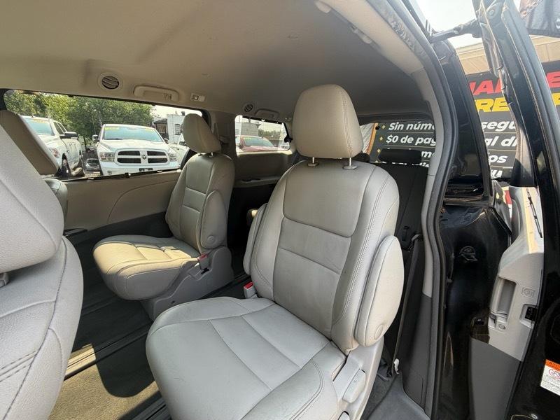 Toyota Sienna XLE 7-Passenger AWD 2017
