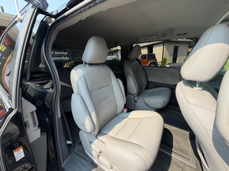 Toyota Sienna XLE 7-Passenger AWD 2017