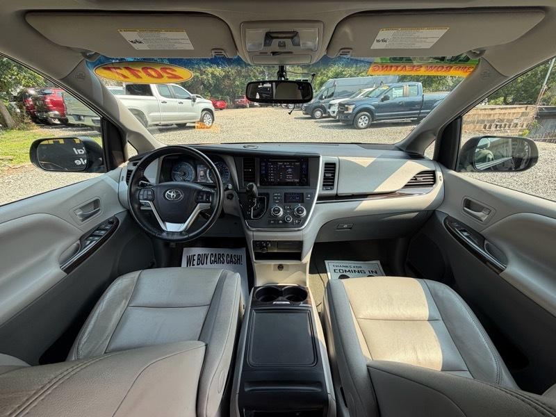 Toyota Sienna XLE 7-Passenger AWD 2017
