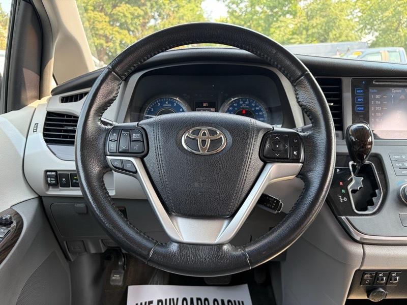 Toyota Sienna XLE 7-Passenger AWD 2017