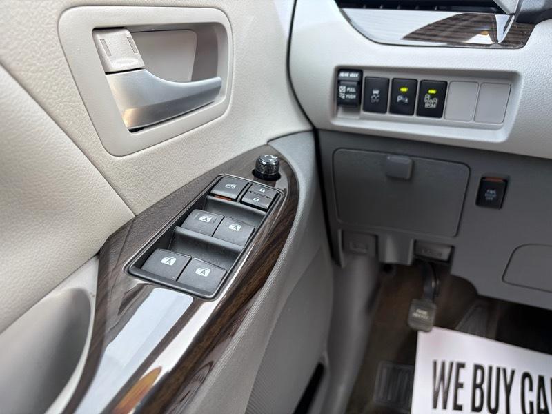 Toyota Sienna XLE 7-Passenger AWD 2017
