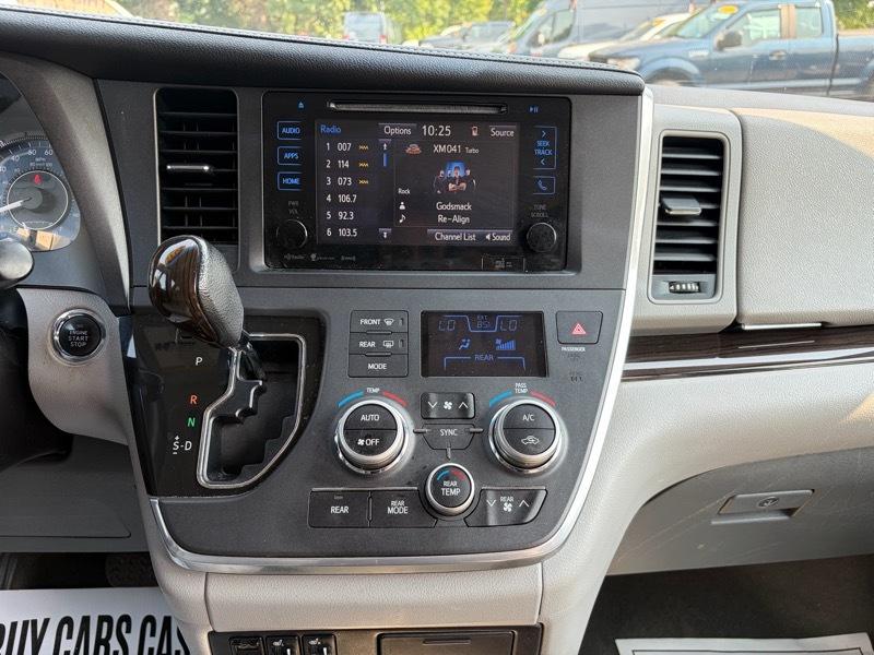 Toyota Sienna XLE 7-Passenger AWD 2017