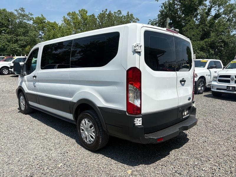 Ford Transit 150 Wagon Low Roof XL w/Sliding Pass. 130-in. WB 2015
