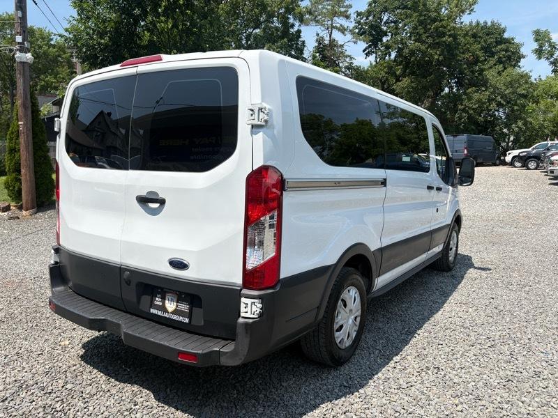 Ford Transit 150 Wagon Low Roof XL w/Sliding Pass. 130-in. WB 2015
