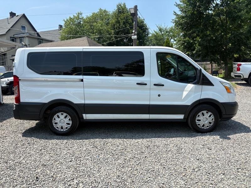 Ford Transit 150 Wagon Low Roof XL w/Sliding Pass. 130-in. WB 2015