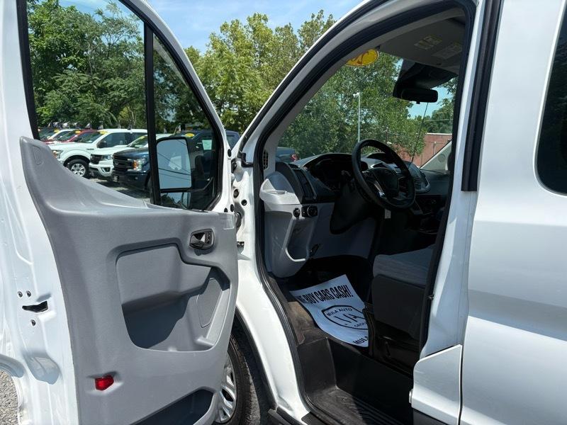 Ford Transit 150 Wagon Low Roof XL w/Sliding Pass. 130-in. WB 2015
