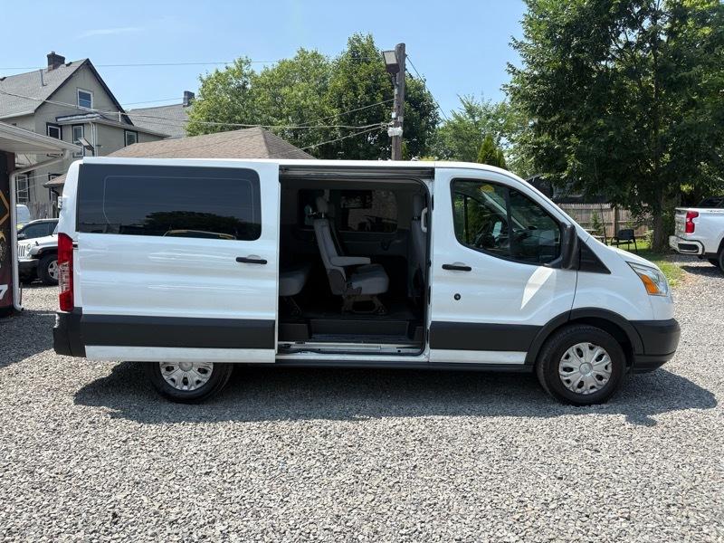 Ford Transit 150 Wagon Low Roof XL w/Sliding Pass. 130-in. WB 2015