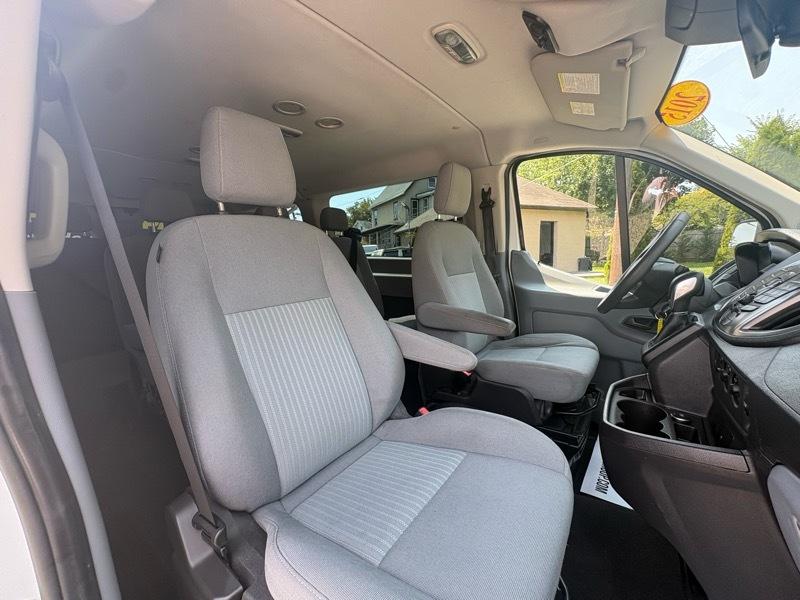 Ford Transit 150 Wagon Low Roof XL w/Sliding Pass. 130-in. WB 2015