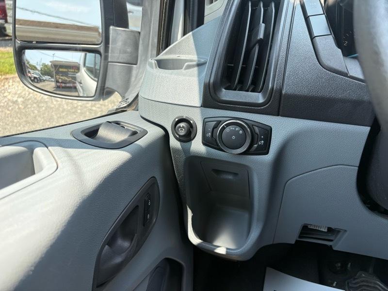 Ford Transit 150 Wagon Low Roof XL w/Sliding Pass. 130-in. WB 2015