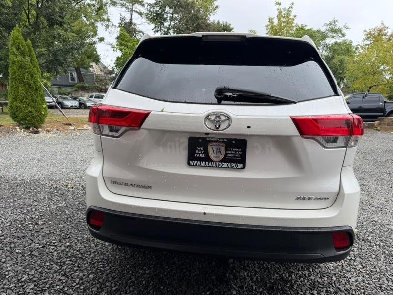 Toyota Highlander XLE AWD V6 2019
