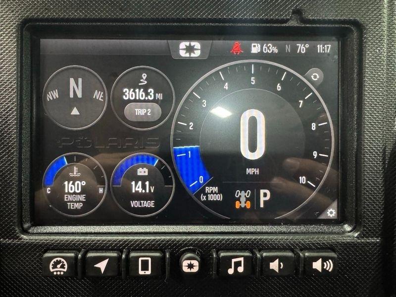 Polaris Ranger XP 1000 Northstar Ultimate Ride Command EPS  2024