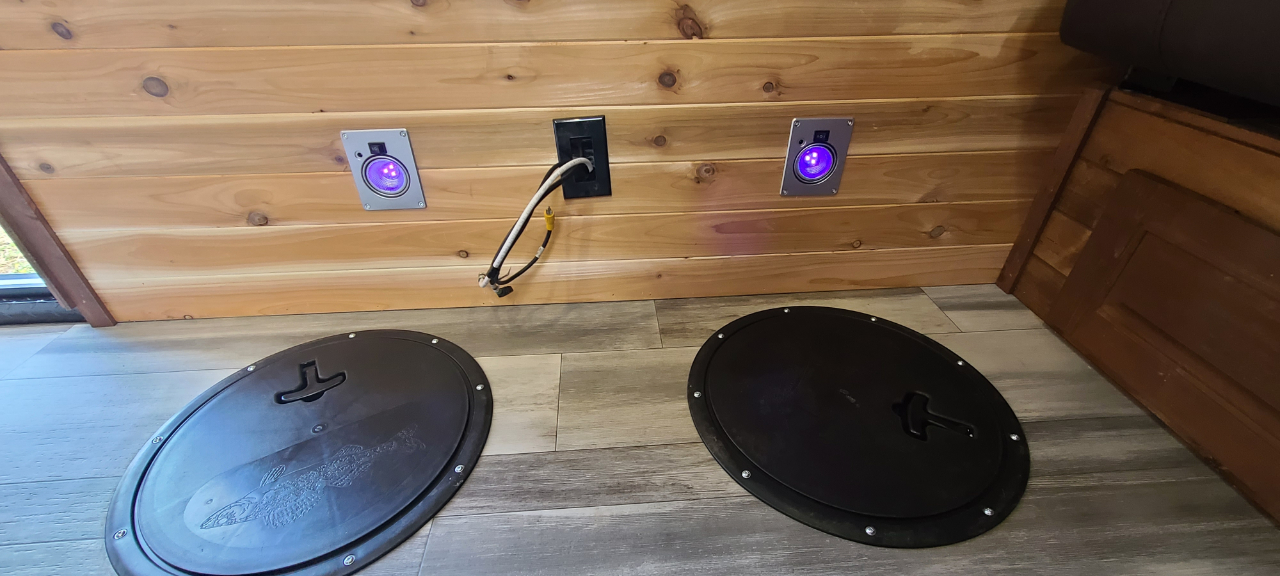 Ice Castle 6.5x10 Honey Hole  2026