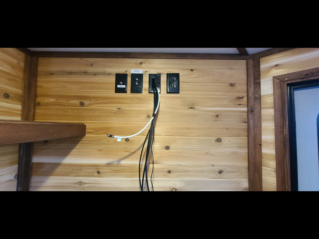 Ice Castle 6.5x10 Honey Hole  2026