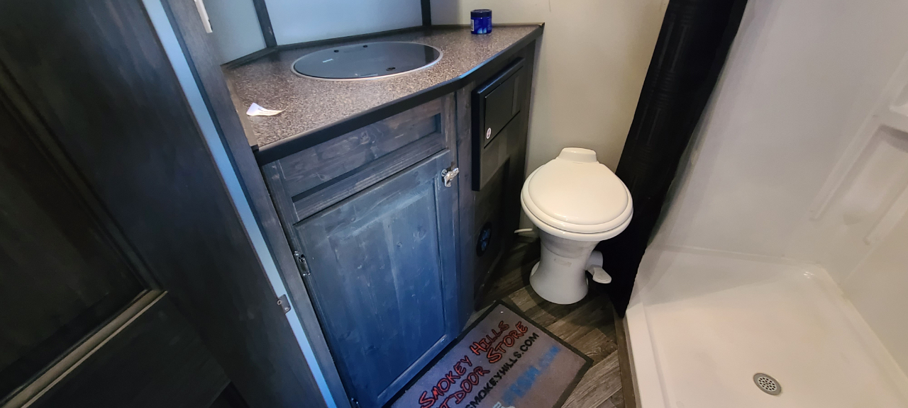 Ice Castle 8x28 Black Knight  2019 Ice Castle 8x28 Black Knight  2019