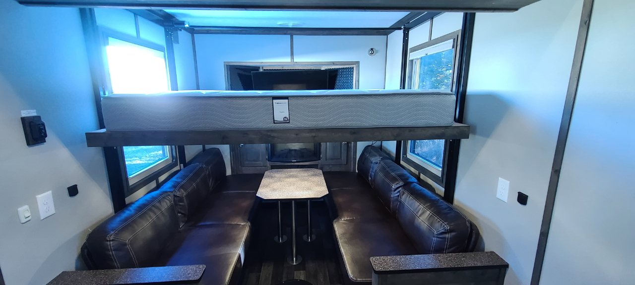 Ice Castle 8x28 Black Knight  2019 Ice Castle 8x28 Black Knight  2019