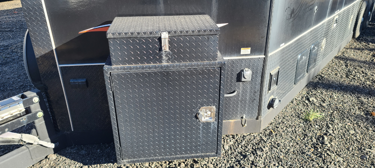 Ice Castle 8x28 Black Knight  2019 Ice Castle 8x28 Black Knight  2019