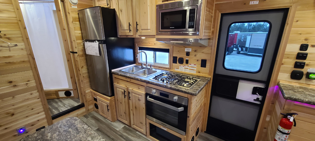 Ice Castle 8x26V Bear Cave  2026