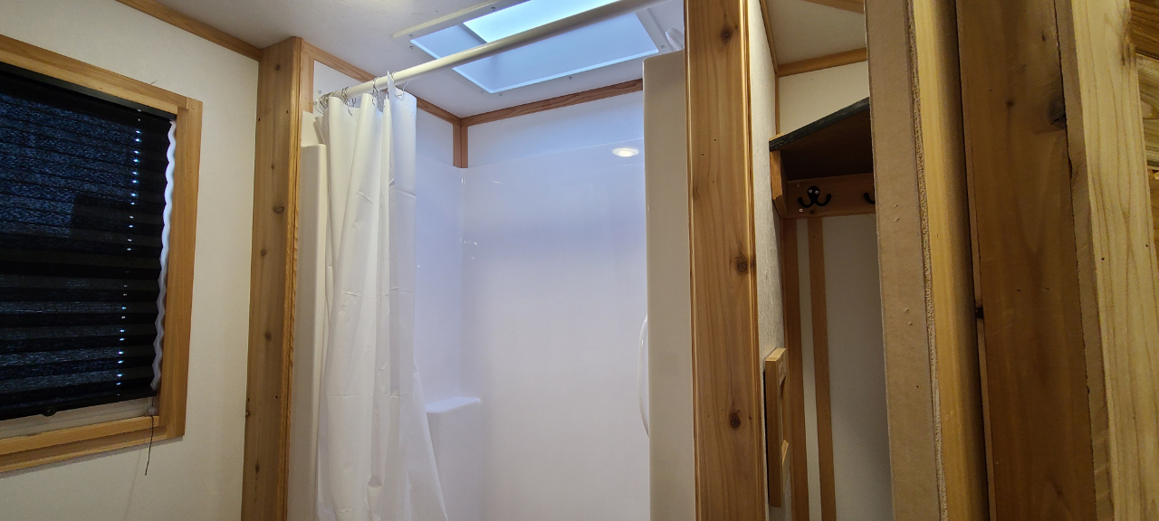 Ice Castle 8x26V Bear Cave  2026