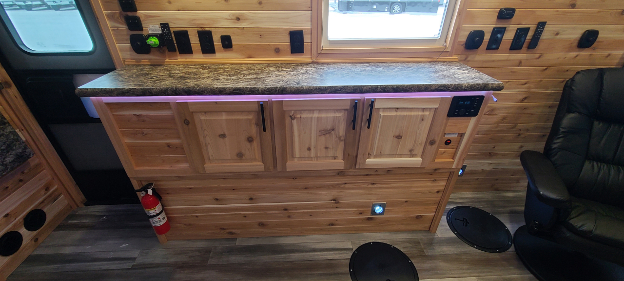 Ice Castle 8x26V Bear Cave  2026