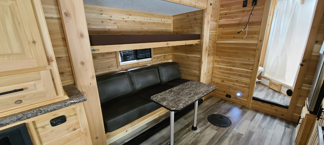 Ice Castle 8x26V Bear Cave  2026