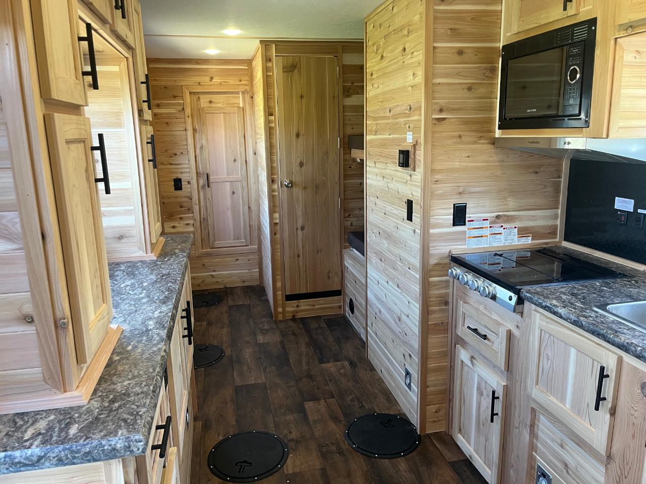 Ice Castle 8x24v Wilderness Escape  2027