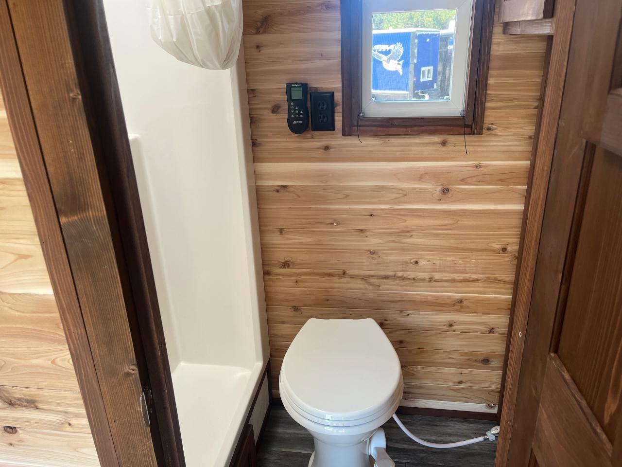 Ice Castle 8x21v Cross Country Traveler  2027
