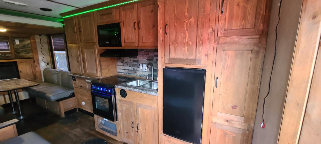 Ice Castle 8x22 RV Hybrid  2022