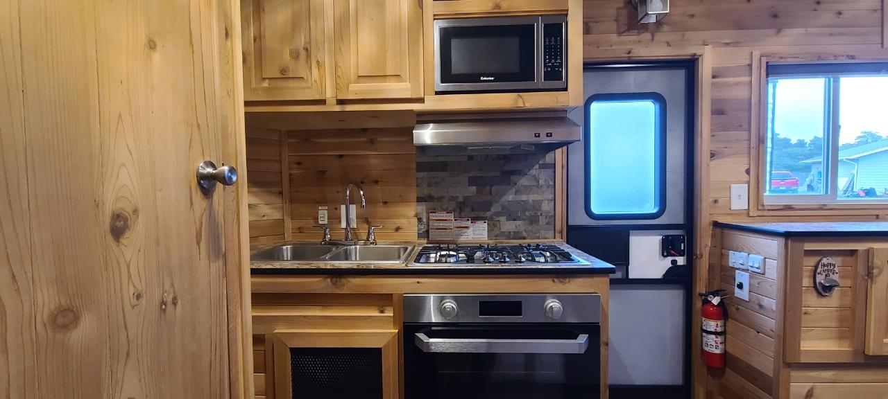 Ice Castle 8x18 RV Hybrid  2020