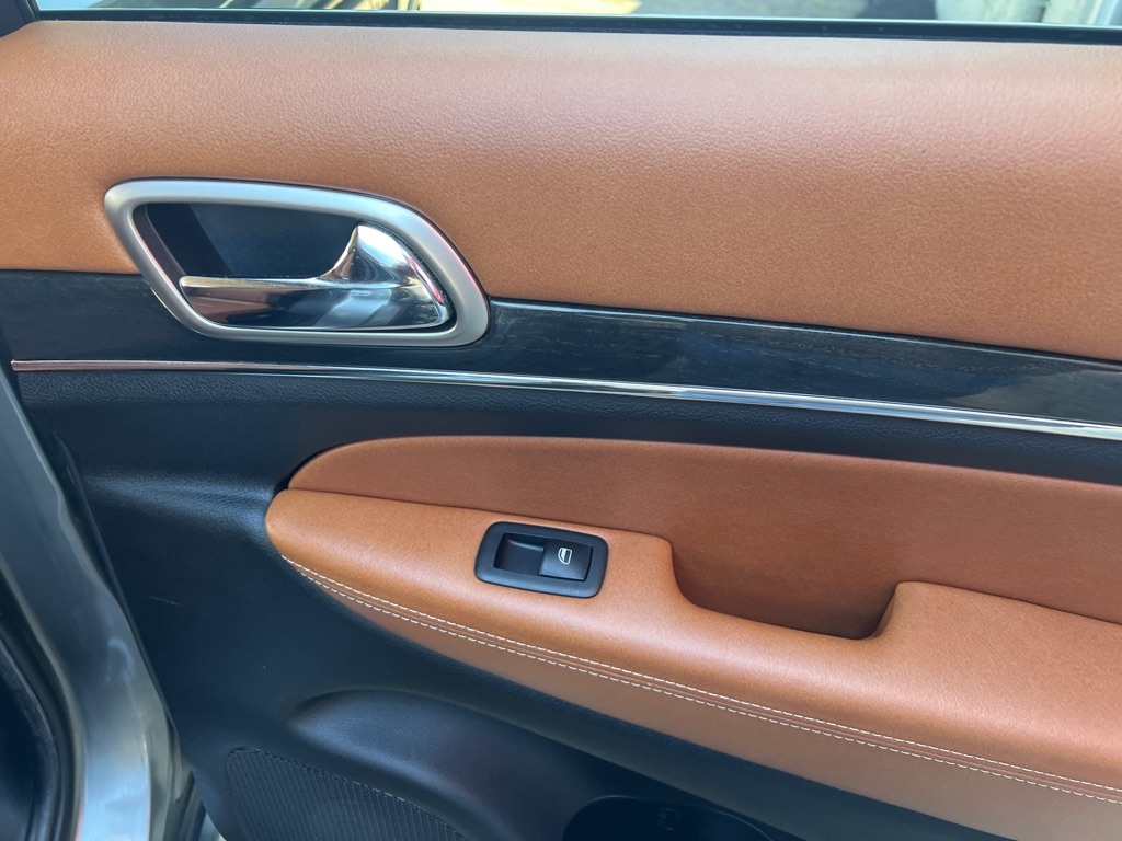 Jeep Grand Cherokee Overland 4WD 2012