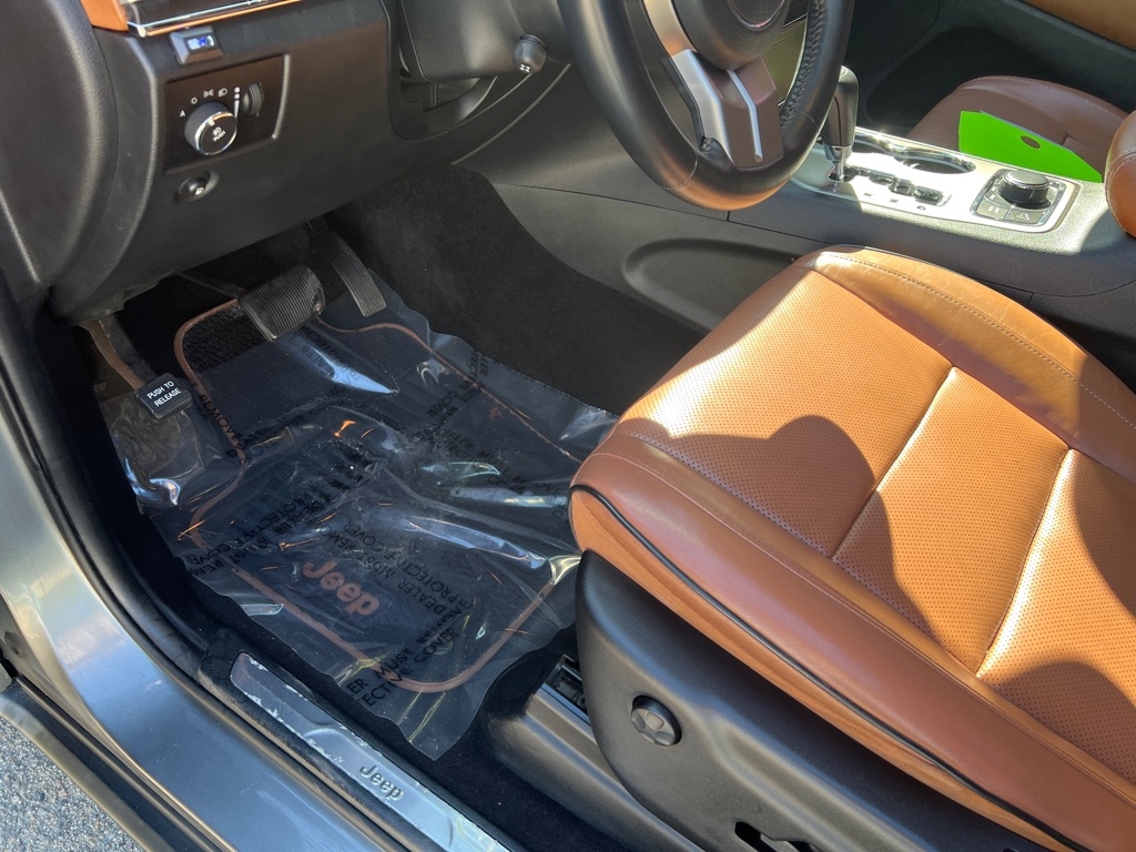 Jeep Grand Cherokee Overland 4WD 2012