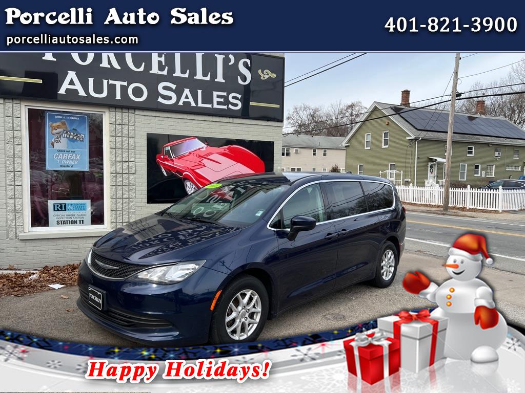 2018 Chrysler Pacifica LX's photo