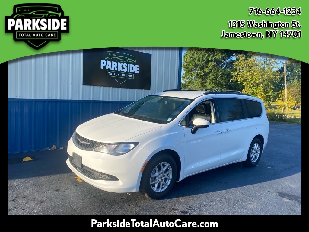 2021 Chrysler Voyager Base's photo