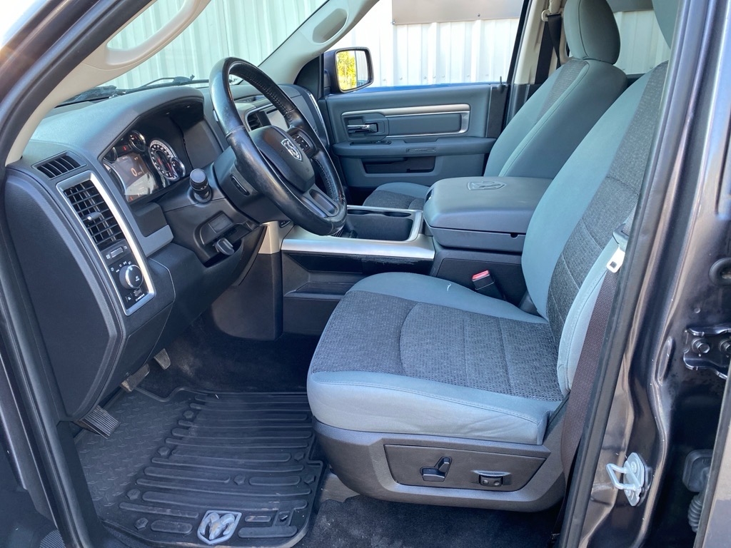 RAM 1500 Big Horn 4x4 Crew Cab 5'7" Box 2017