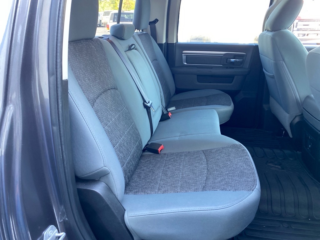 RAM 1500 Big Horn 4x4 Crew Cab 5'7" Box 2017