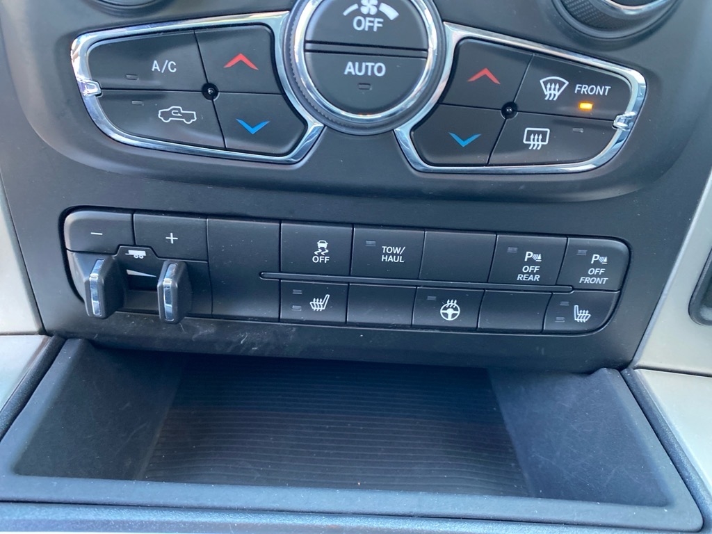 RAM 1500 Big Horn 4x4 Crew Cab 5'7" Box 2017