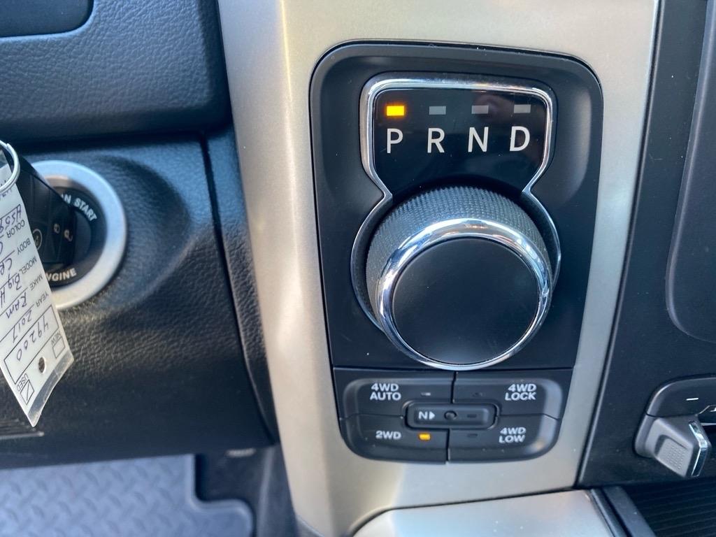 RAM 1500 Big Horn 4x4 Crew Cab 5'7" Box 2017