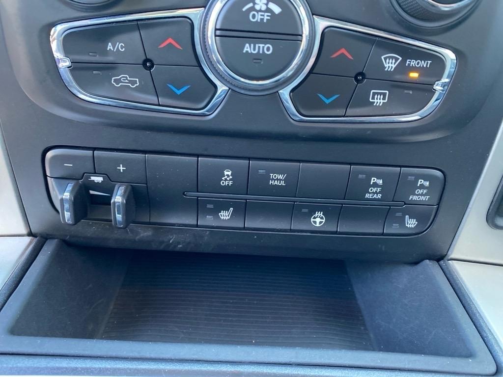 RAM 1500 Big Horn 4x4 Crew Cab 5'7" Box 2017