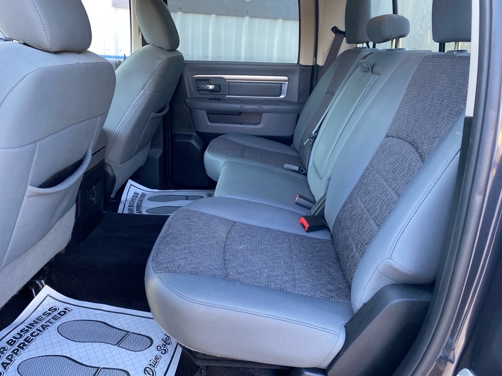 RAM 1500 Big Horn 4x4 Crew Cab 5'7" Box 2017