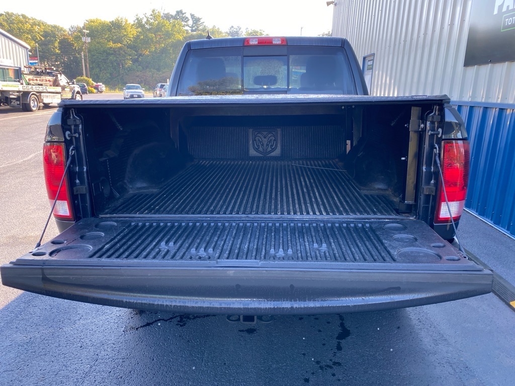 RAM 1500 Big Horn 4x4 Crew Cab 5'7" Box 2017