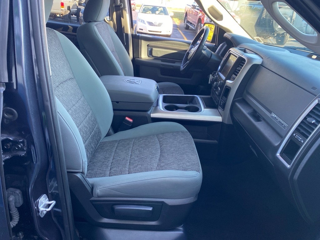 RAM 1500 Big Horn 4x4 Crew Cab 5'7" Box 2017