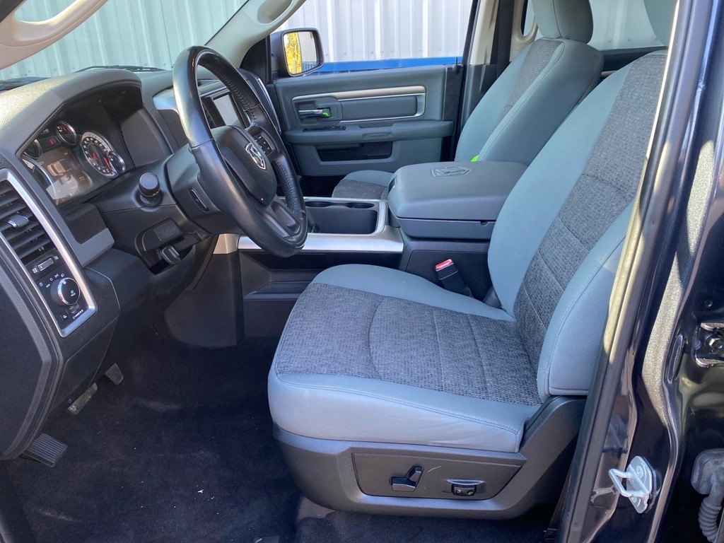 RAM 1500 Big Horn 4x4 Crew Cab 5'7" Box 2017