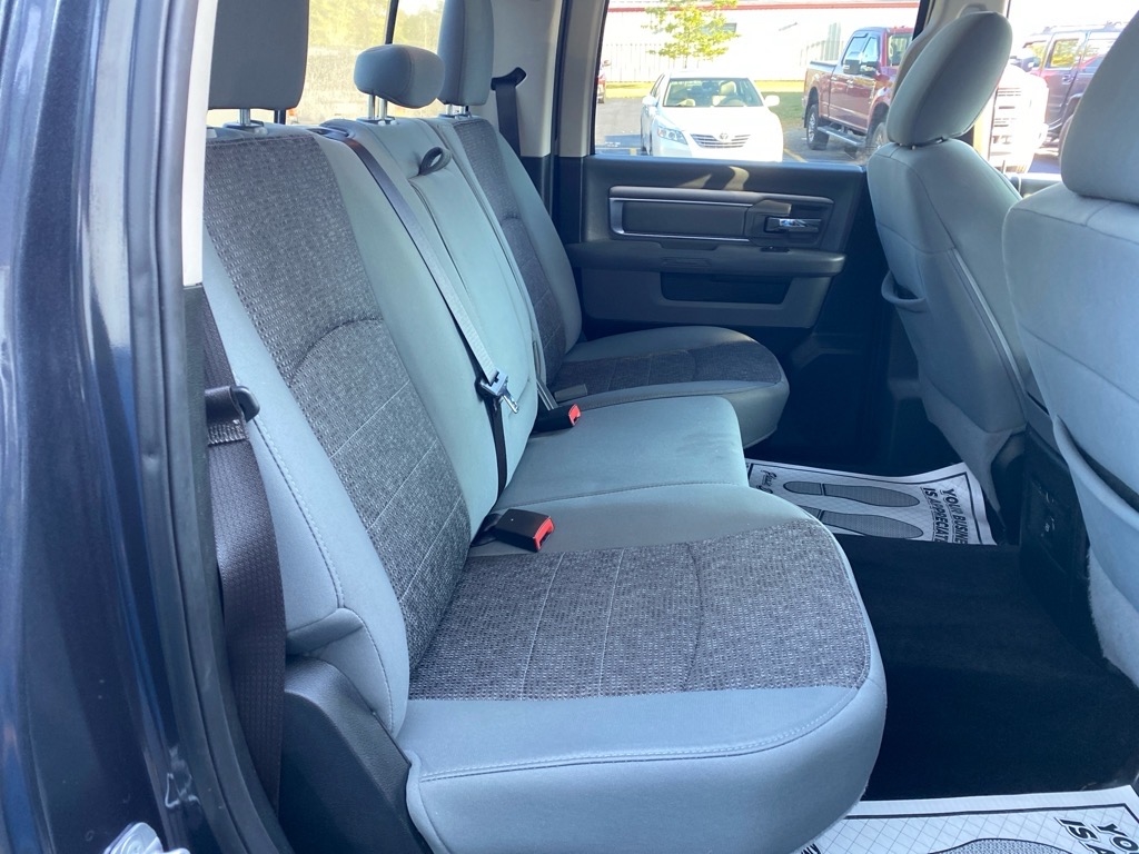 RAM 1500 Big Horn 4x4 Crew Cab 5'7" Box 2017